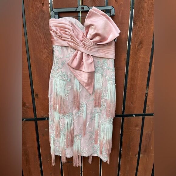 Mac Duggal Bow Front Ombré Fringe Detailed Dress size 10 - Picture 9 of 10